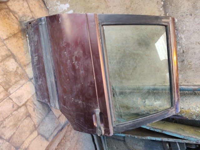 Porta traseira esquerda de Fiat Uno 4 portas, completa pequeno podre para lanternar