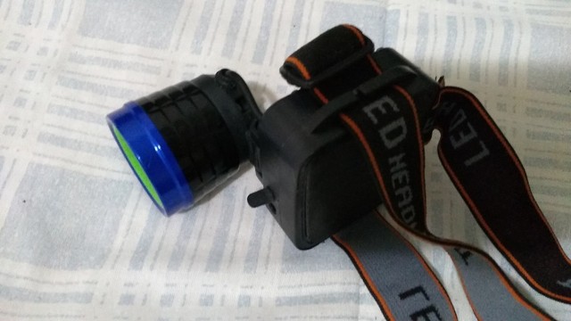 lanterna de cabeça recarregável bastante forte - Foto 2