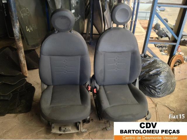 Bancos dianteiros fiat 500