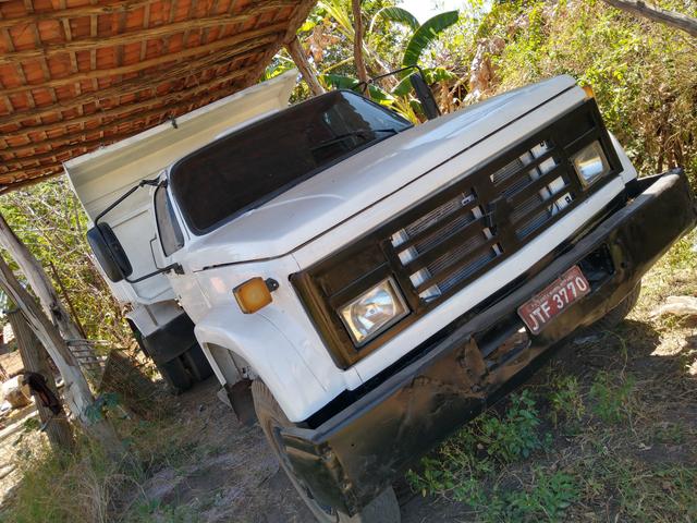 Vende-se caçamba ano 90 recém reformada - Foto 2