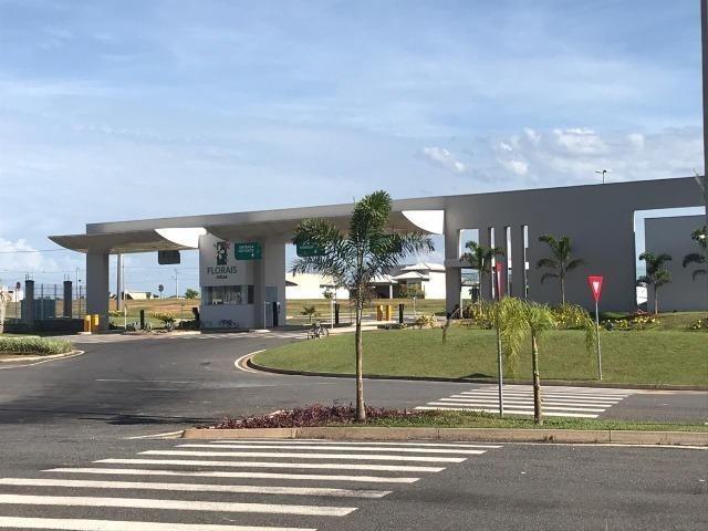 Terreno Florais Itália com 458,79m² Jardim Itália condomínio fechado