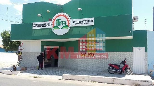 Vende-se ou aluga-se prédio comercial na Abolição IV - KM IMÓVEIS