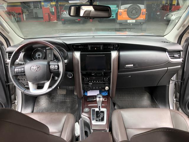 VENDO TOYOTA HILUX SW4 SRX 2016, diesel 7 lugares!! - Foto 6