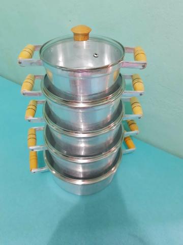 Panela grossa de alumínio batido