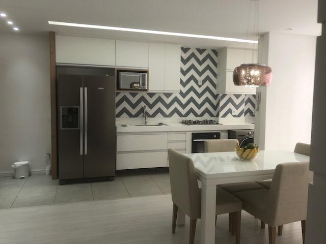 BN- Super lindo apartamento com 2 Qts sol da manhã, decorado por decoradora profissional - Foto 3
