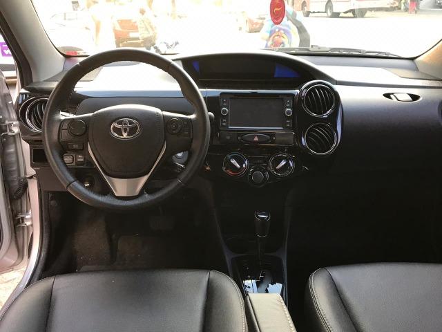 Toyota Etios sedan xls 1.5 automatico 2017 zero de entrada - Foto 8