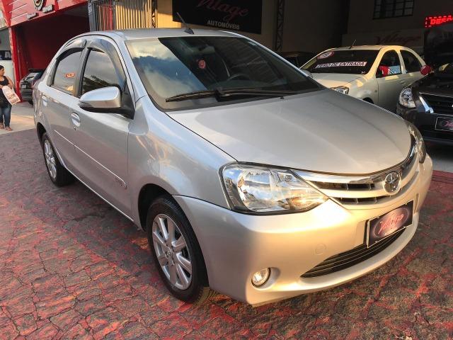 Toyota Etios sedan xls 1.5 automatico 2017 zero de entrada - Foto 3