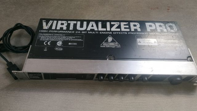 Rack de efeitos de som behringer