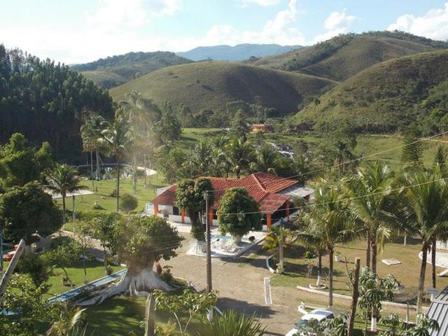 Precisa-se de cozinheiro-(a) que saiba usar fogão a lenha