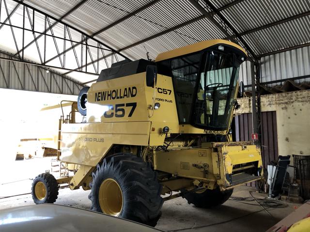 Colheitadeira new holland TC 57