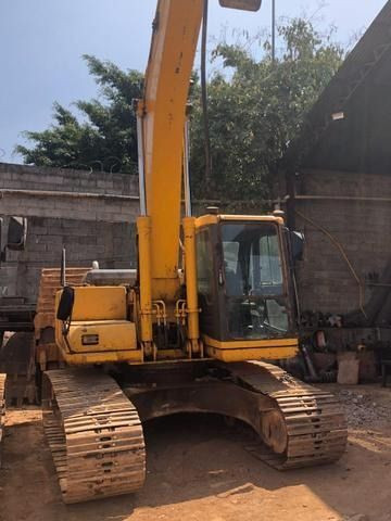 Escavadeira Komatsu PC 200 2007