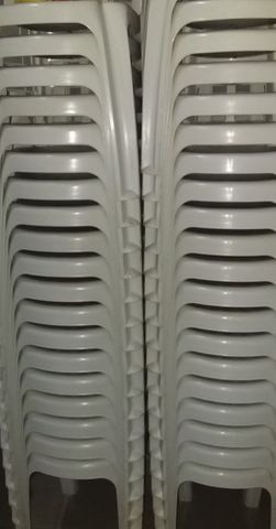 Vende se cadeiras novas