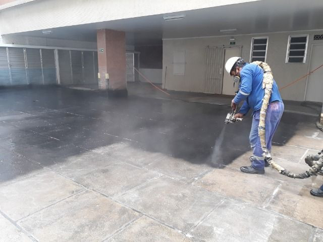 Servente de manutenção predial