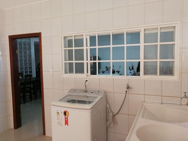 Reformada! 05 quartos, 02 suítes, 01 com closet, piscina, próx EPTG - Foto 16