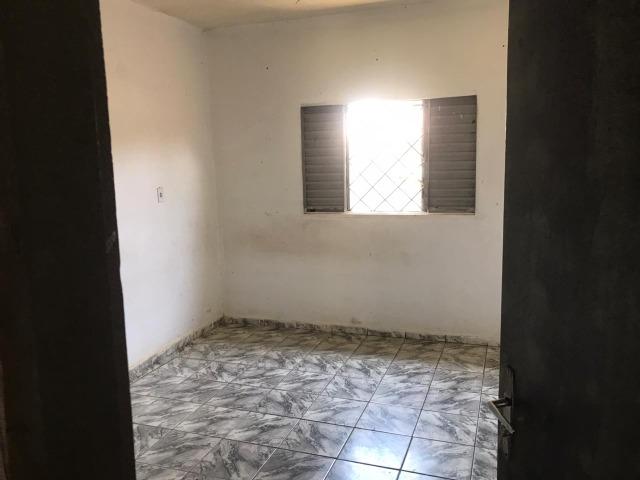 Aluga casa 2qts jardiam caravelas no fundo do condominio madri - Foto 6