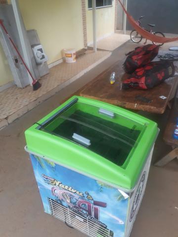 Vendo frizer pequeno bom estado serve para picolé açaí - Foto 3