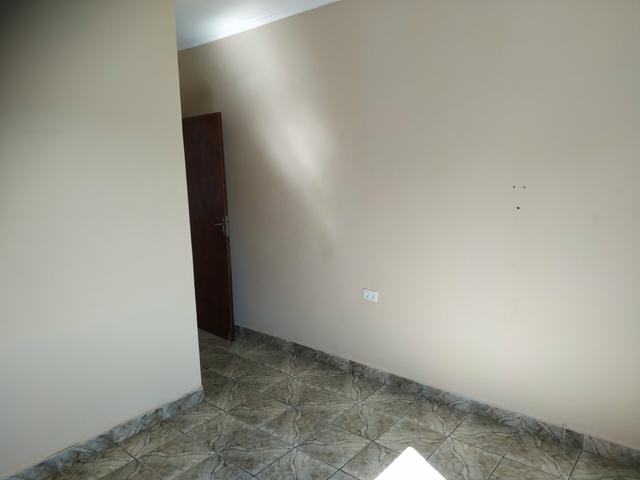 Casa 3 cômodos com garagem portão automatizado - Foto 2