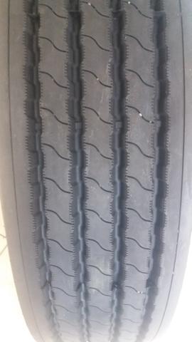 Pneu 295/80/22,5 novo fone - Foto 2