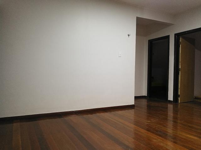 Reformada! 05 quartos, 02 suítes, 01 com closet, piscina, próx EPTG - Foto 12