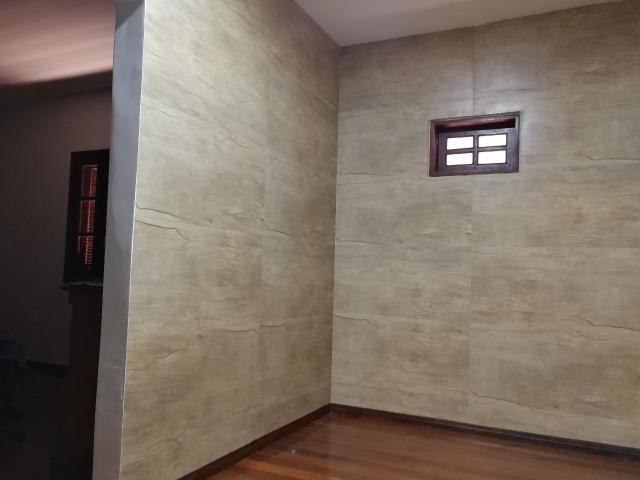 Reformada! 05 quartos, 02 suítes, 01 com closet, piscina, próx EPTG - Foto 10