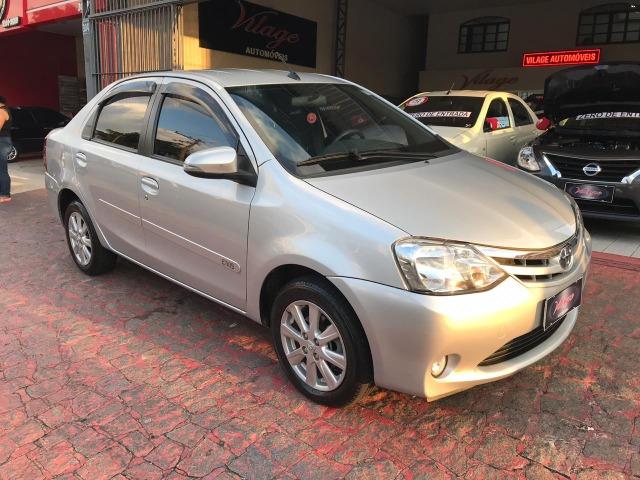 Toyota Etios sedan xls 1.5 automatico 2017 zero de entrada - Foto 7