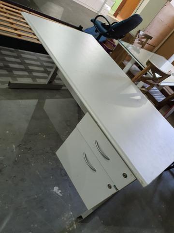 Mesa de escritório com 2 gavetas - Foto 3
