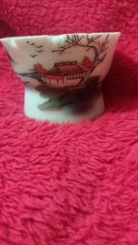 Antigo copinho de saquê em porcelana e fundo vitrio - Foto 2