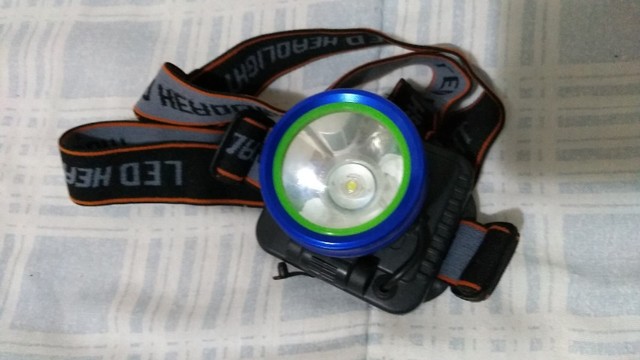 lanterna de cabeça recarregável bastante forte