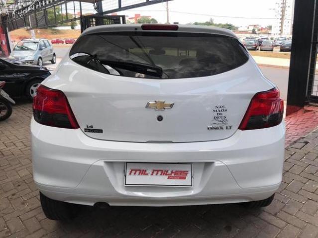 Chevrolet Onix 1.4 LT Flex baixo km - Foto 5