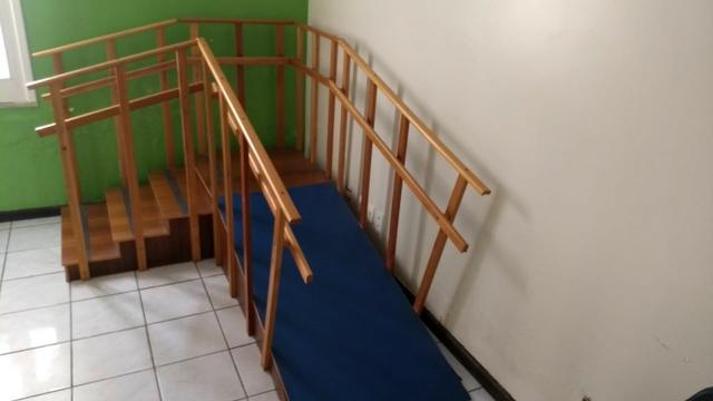 Escada De Madeira De Canto Em L - 3 Degraus