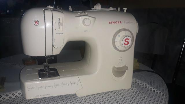 Ótima maquina de costura singer fashion