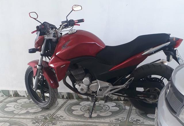 Moto Cb 300