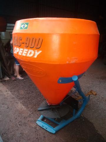 Semeadeira Cremasco seedy 900 trator - Foto 2