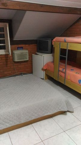 Pousada a 60 m da Praia da Daniela aluga suíte no modo mensal. - Foto 4