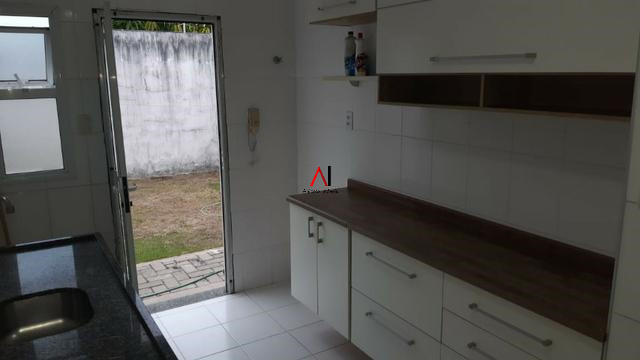 Casa 4/4 Stella Maris solta, Cond fechado, infraestrutura completa, com área, armários - Foto 9