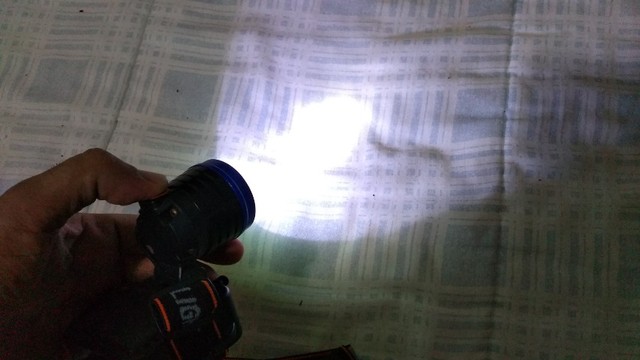 lanterna de cabeça recarregável bastante forte - Foto 3