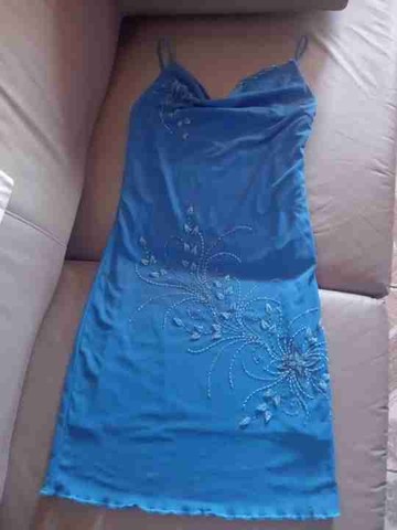 Vestido com detalhes