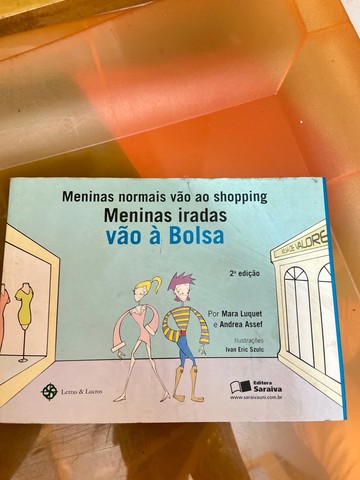 Meninas Normais Vão ao Shopping Meninas Iradas Vão à Bolsa