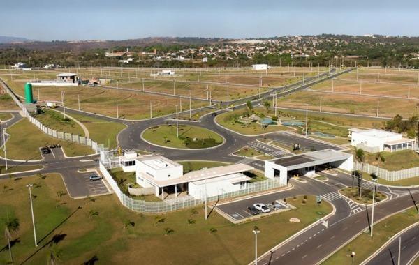 Terreno Florais Itália com 458,79m² Jardim Itália condomínio fechado - Foto 3
