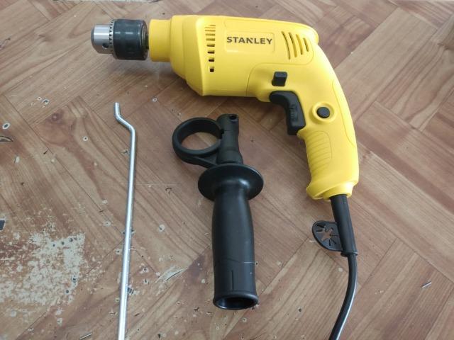 Furadeira parafusadeira stanley 600w R$175,00 a vista novo sem uso com garantia