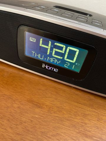 Rádio relógio iHome IP90 dock iPod iPhone