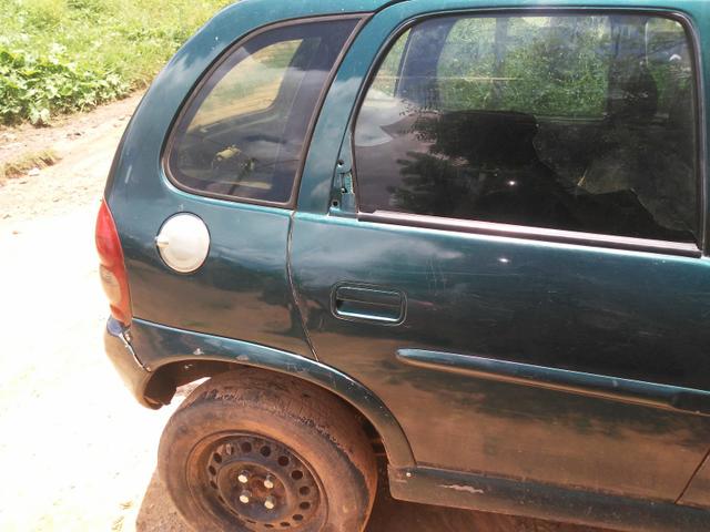 Corsa 1.0 quatro portas - Foto 3