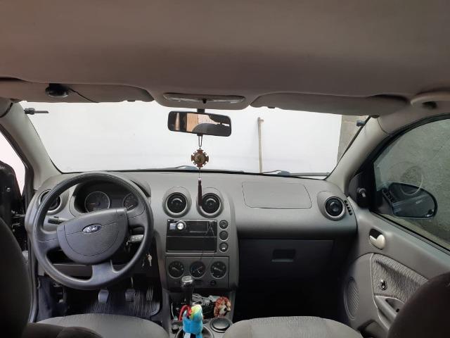 Vendo Fiesta 1.6 8v muito conservado