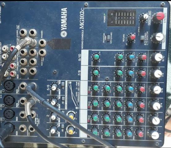 Mesa Yamaha modelo MG 102 c