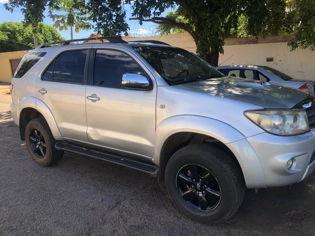 Hilux SW4 3.0 4x4 - Foto 3