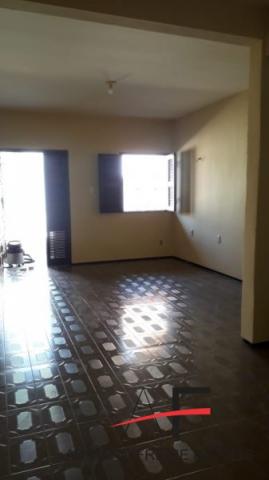 Casa com 3 quartos, garagem, na Cidade 2000