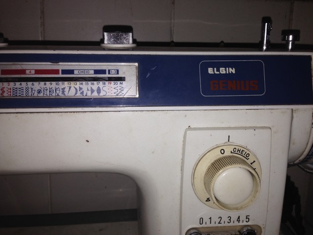 Máquina de costura Elgin antiga - Foto 4