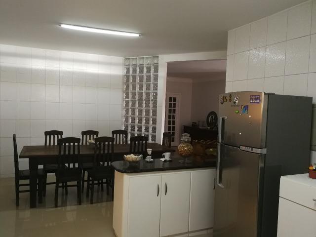 Reformada! 05 quartos, 02 suítes, 01 com closet, piscina, próx EPTG - Foto 6