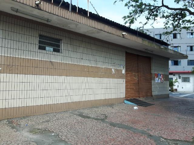 Galpão, loja comercial, com 454 m quadrados de área util