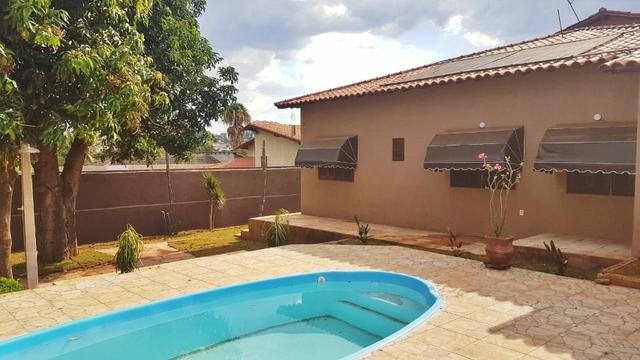 Reformada! 05 quartos, 02 suítes, 01 com closet, piscina, próx EPTG